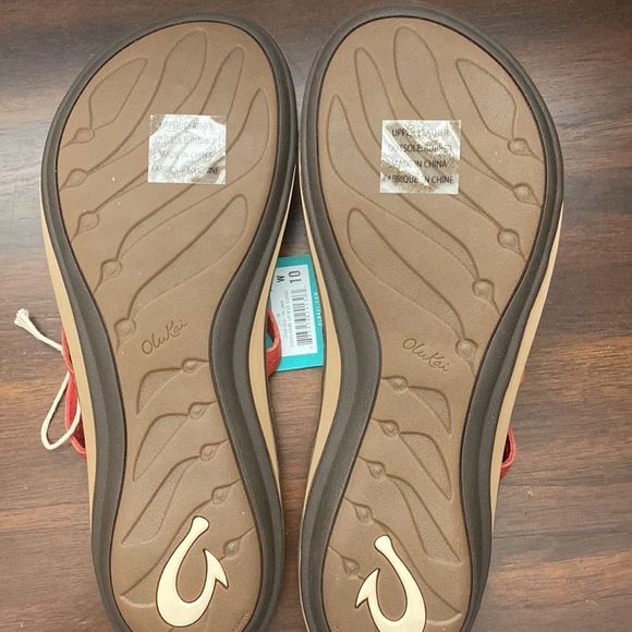NWT- OLUKAI WOMEN'S U'I- Ohia red/ dark Java- Women’s sizing- 9 - Picture 7 of 7